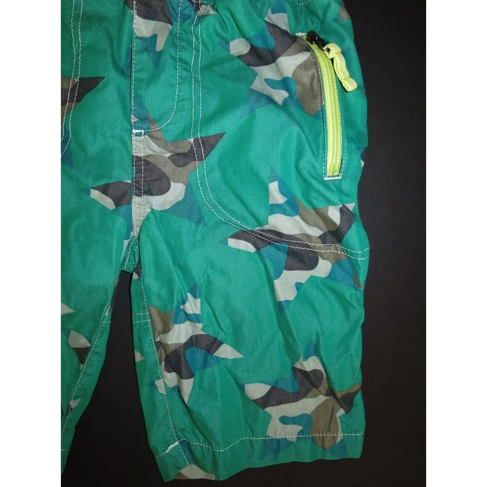 Mini Boden boys green camo star techno Adventure pull-on zipper pocket shorts 10